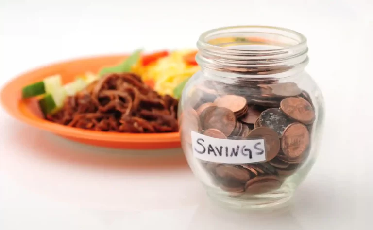 Read more about the article 8 Ways To Save Money On Meal Planning